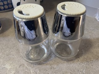 Vintage Gemco Glass With Chrome And Plastic Lid Salt And Pepper Shakers