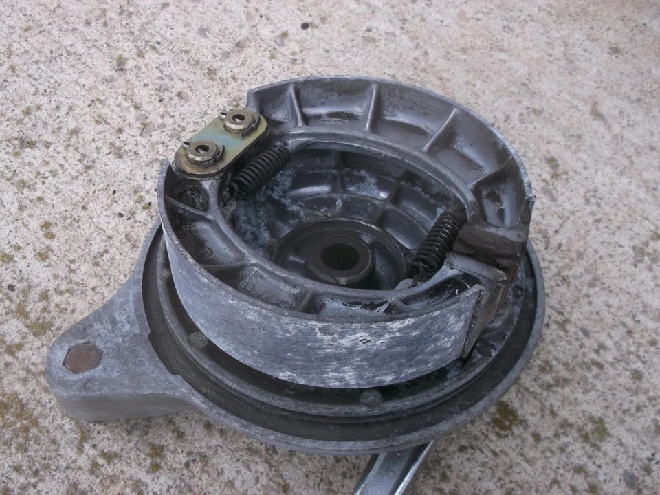 Rueda trasera Honda CB650SC Nighthawk 1983 Foto 4 de 4