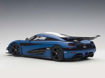 オートアート アゲーラOne:1 ブルー KOENIGSEGG ONE:1 MATT IMPERIAL BLUE & CARBON BLACK 1:18 AUTOART
