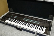 Vintage Yamaha DX7 Vintage FM Synthesizer w/ Hard Case Made in Japan