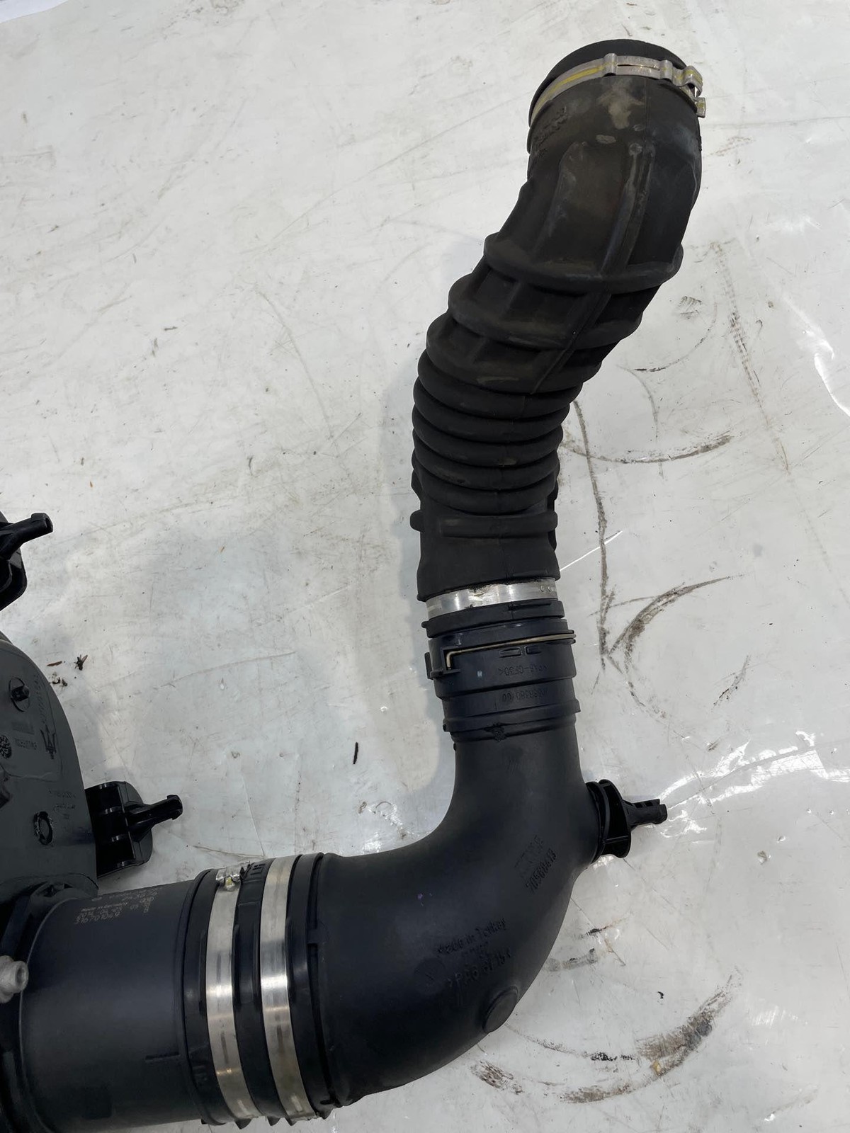 2014-2017 Maserati Quattroporte Right 3.0L Air Intake Filter W/ MAF RH OEM