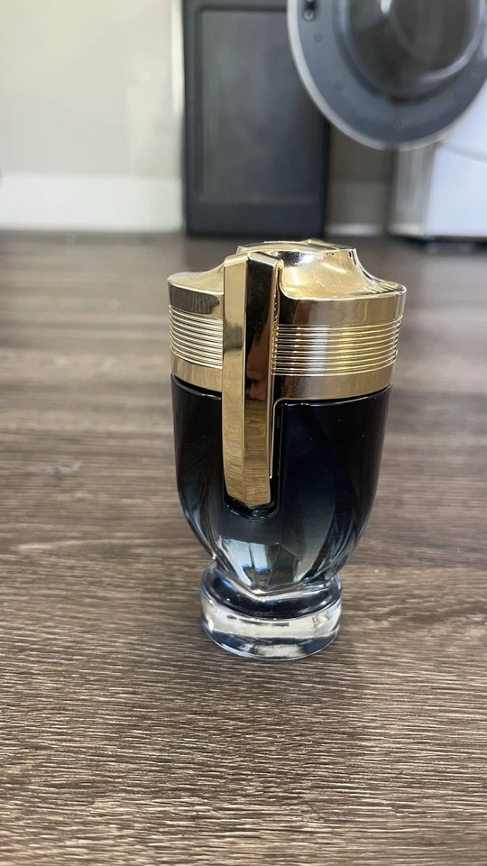 Paco Rabanne Hombre Invictus Eau De Parfum 3.4 Fl Oz Spray Foto 4 de 4