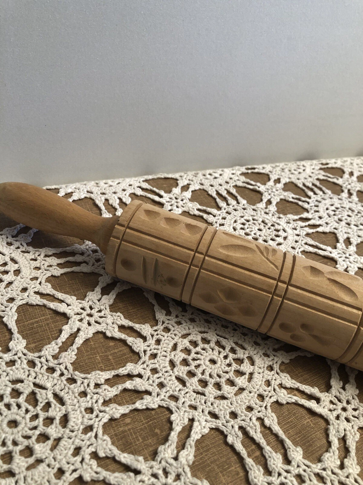 VINTAGE WOODEN SPRINGERLE ROLLING PIN HOLIDAY COOKIE BAKING 12 DESIGNS GERMANY