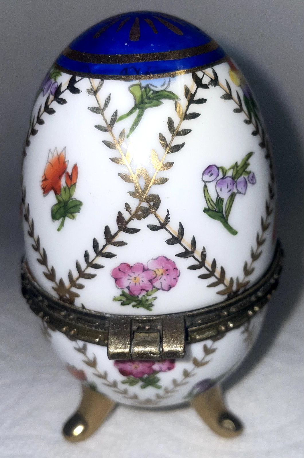 Vintage Hinged Porcelain Egg 3-Footed Trinket Dish