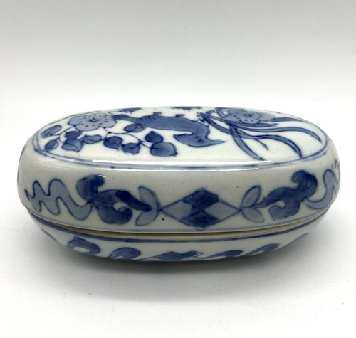 Vintage Chinese Blue White Porcelain Oval Trinket Dresser Box w Bird 6.25" L - Picture 5 of 9