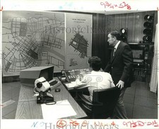 1979 Press Photo Rick Raines & John Exnicios monitor traffic system display map