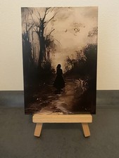 Postkarte Motivkarte, Frau geht im düsteren ...