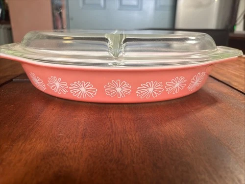 Vtg Pyrex Pink Daisy Divided Oval Casserole Dish Divided Lid 1.5 Quart Excellent