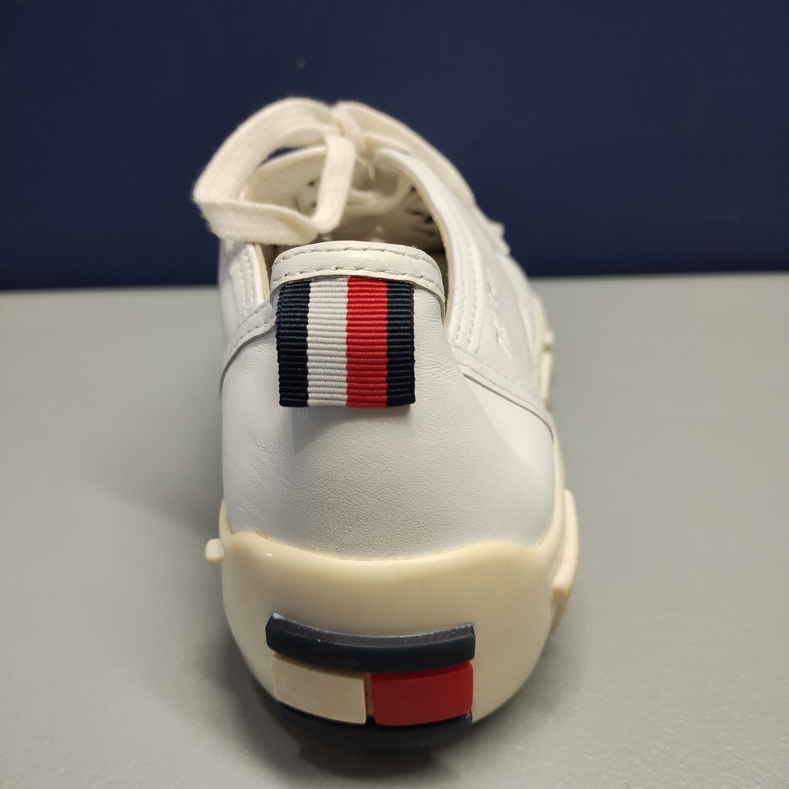 Tommy Hilfiger Gigi Haded Sneakers Womens Sz 6.5 White Round Toe Comfort Lace Up thumbnail 3