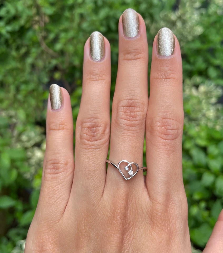 Anel exclusivo curvo assimétrico ouro branco 14K coração diamante tamanho 7 - Imagem 3 de 4