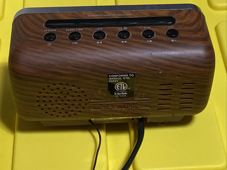 Jensen AM FM Radio Alarm Clock Digital Retro Flip Display - Works!! - Image 4 of 4