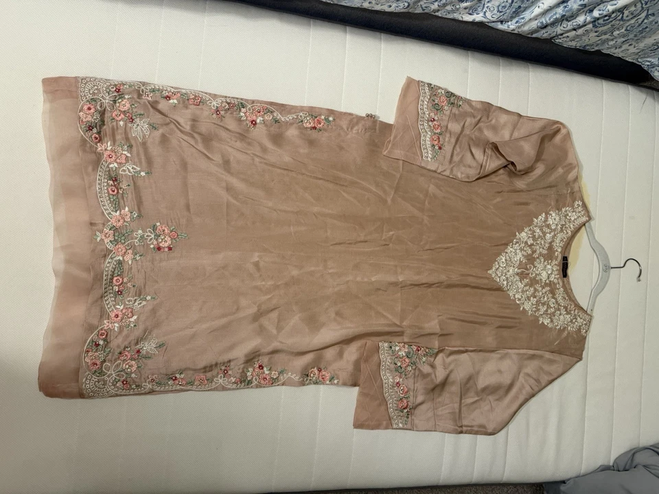 Agha Noor Kurta Paquistaní con Dupatta Bordado - Mediano - Rosa/Beige Foto 4 de 4