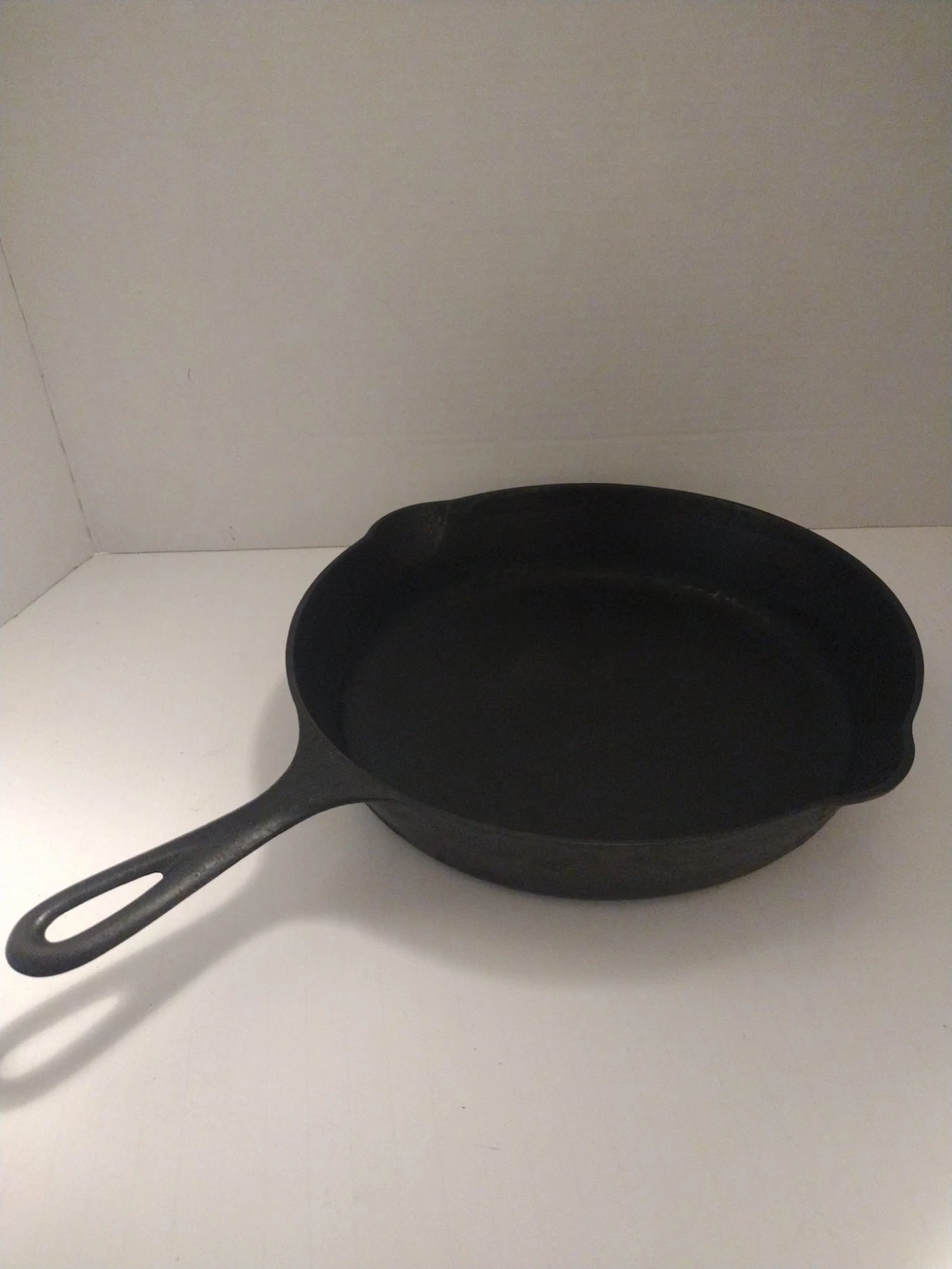 Griswold Slant Logo #8 Cast Iron Skillet 704 G Antique Vintage Pan