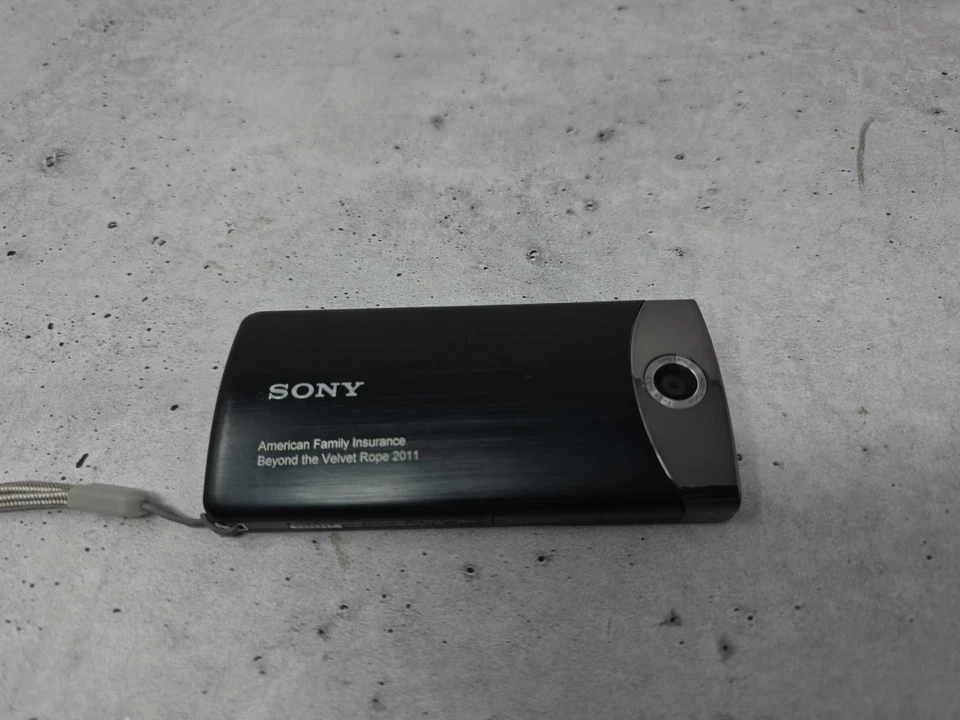 Sony Bloggie Touch Mobile HD Snap Camera MHS-TS10 Black works has envraving - Image 2 of 4