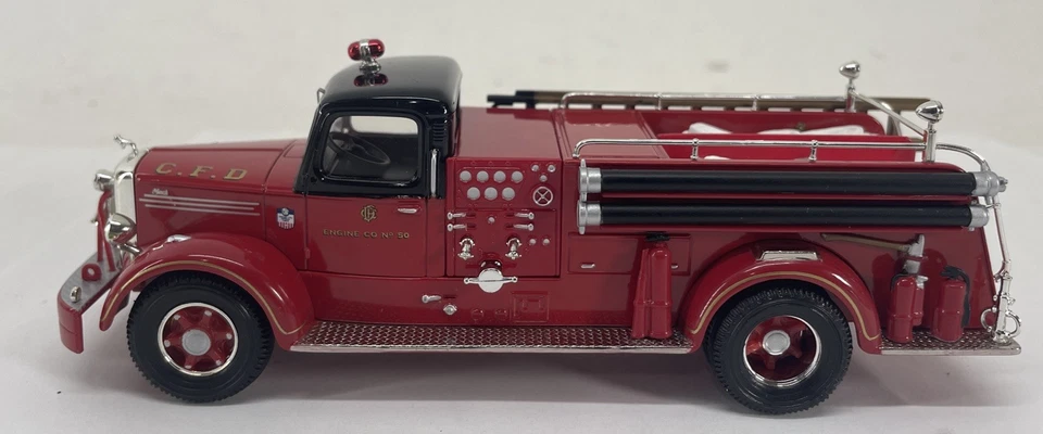 Corgi 1:50 Scale Ltd Ed US52804 Mack L Closed Cab Pumper Chicago Fire Engine #50 - Image 3 of 4