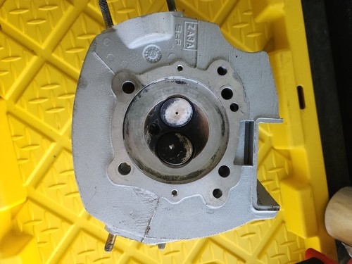 Ducati Monster 600 00 01 Vertical Cylinder Head - Picture 7 of 14