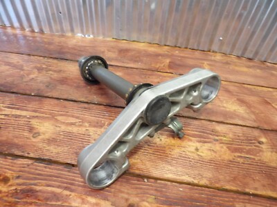 01-05 Yamaha FZ1 LOWER TRIPLE TREE FORK CLAMP STEERING STEM