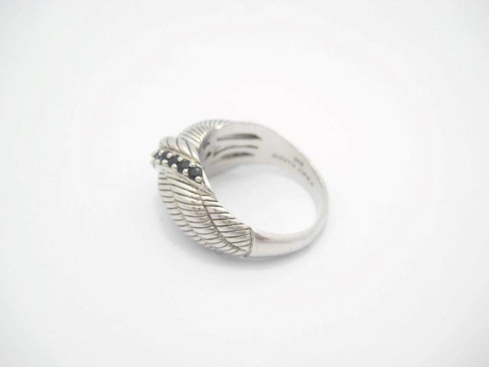 Anillo Judith Ripka Esterlina Azul Oscuro Circonita Onda Acento Cruzado Talla 9 - A Foto 2 de 4