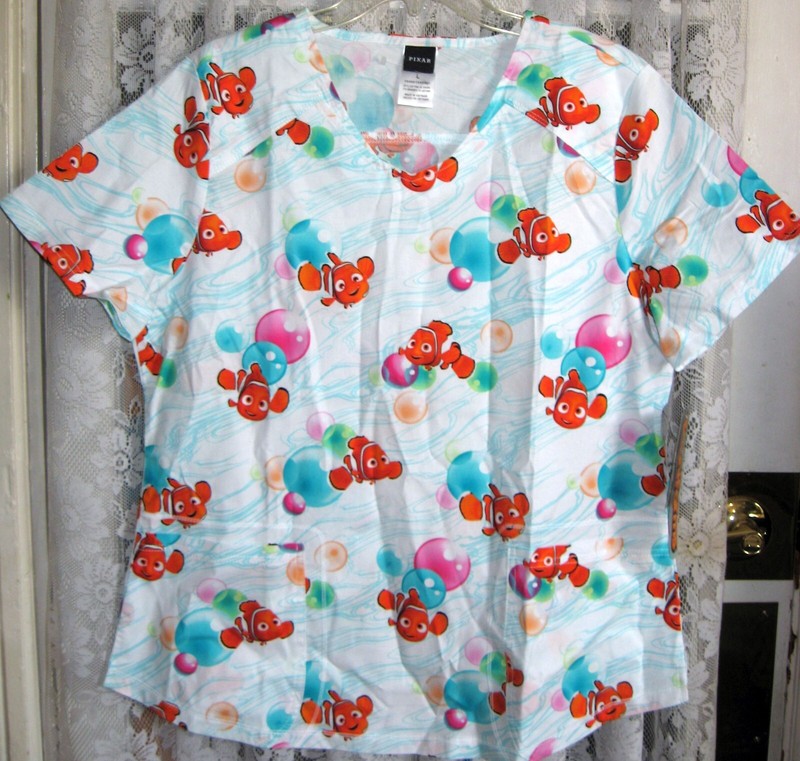 DISNEY/PIXAR FINDING NEMO SCRUB TOP L NWT SHIP FREE TO U.S.
