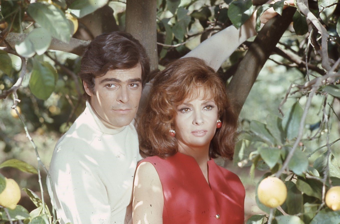 CGE5-734 GINA LOLLOBRIGIDA ANDRE LAURENT 1960s CO-STARS ORIG 35MM COLOR SLIDE