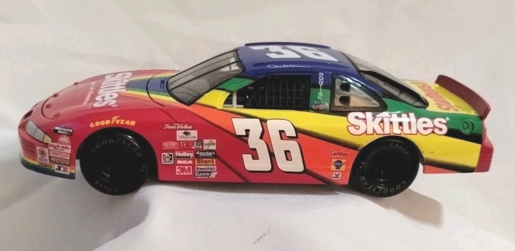 Ertl 1/18 Scale 7371 -1997 Pontiac Grand Prix Stock Car Nascar