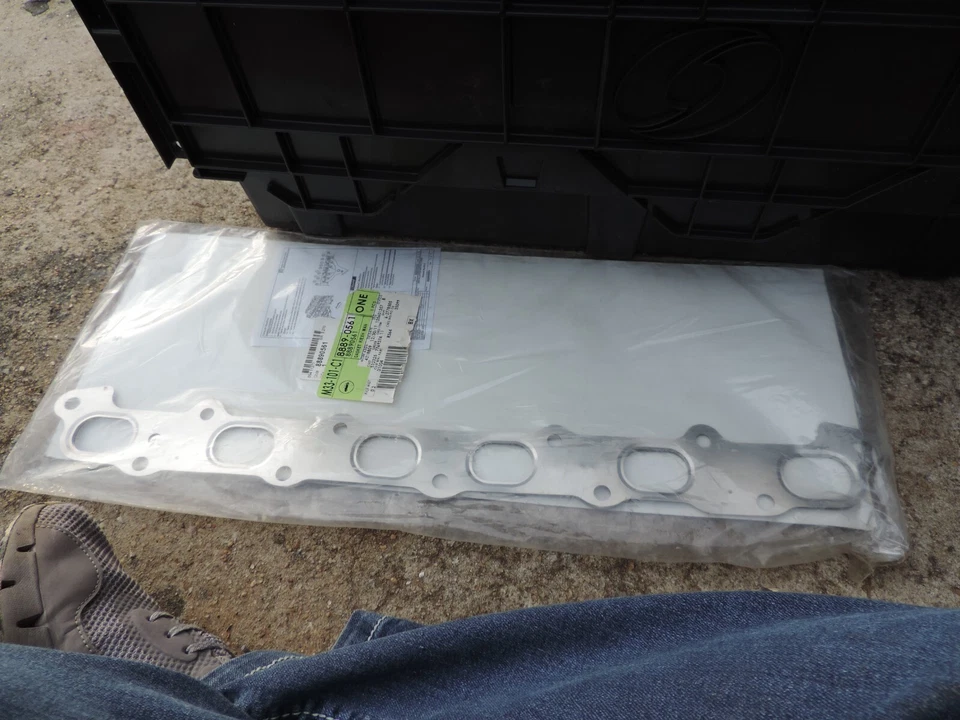 GM 88890561 Exhaust Manifold Gasket Kit - Image 4 of 4