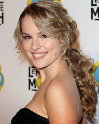 BRIDGIT MENDLER 8x10 PHOTO *