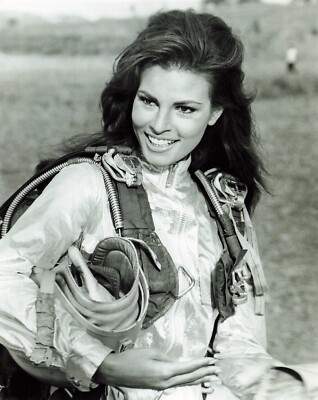Fathom Movie Photo Raquel Welch Pin Up Press Parachute Costume *P80c