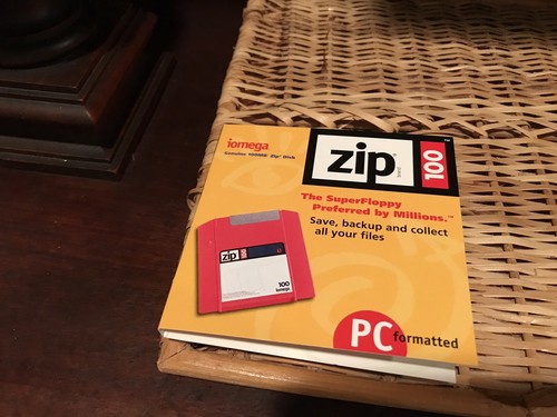 Iomega Zip 100 MG NWOT PC Formatted Floppy Drive - Picture 4 of 6