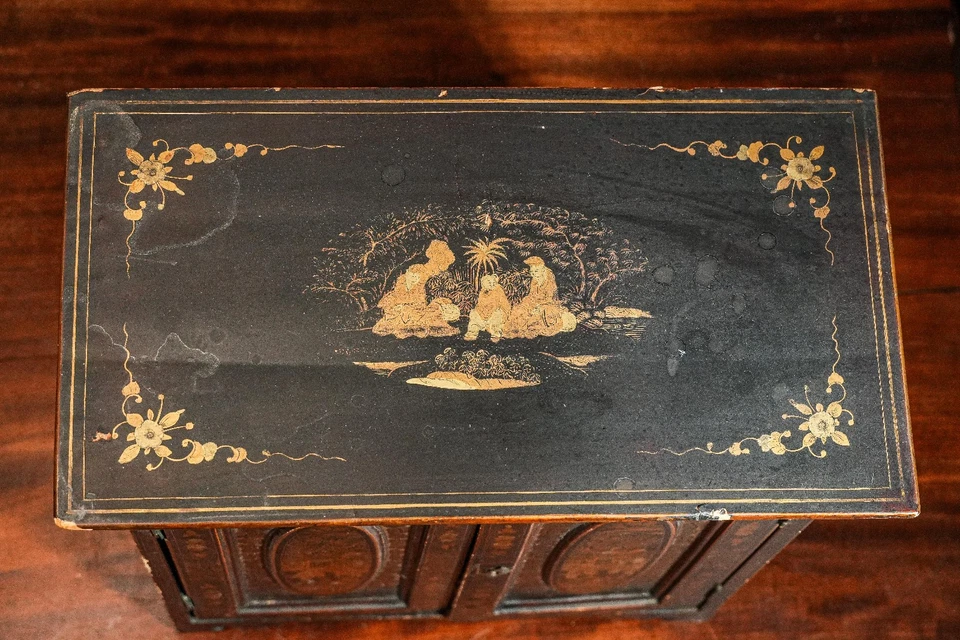 Amazing Antique Chinese Export Gilt Decorated Black Lacquer Jewelry Cabinet - Image 4 of 4