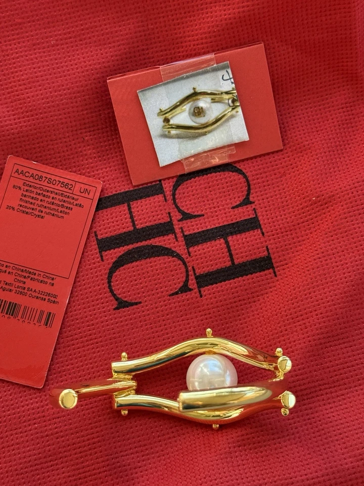 NUEVO SIN ETIQUETAS Auténtico Conjunto de Joyería Carolina Herrera Chapado en Oro CHCH Perlas Puño S/M Foto 2 de 4