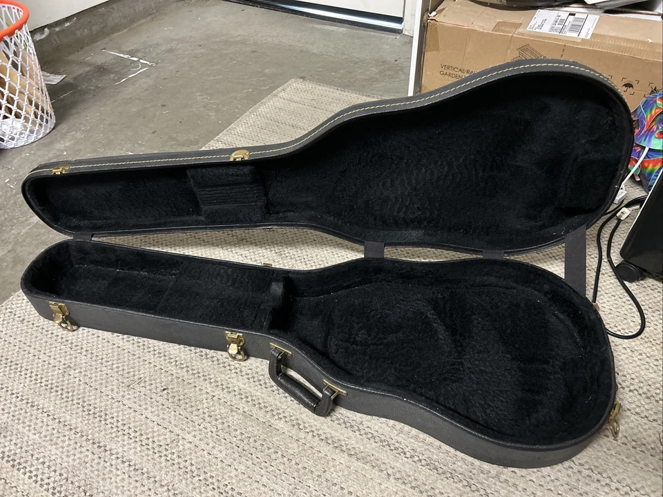 Guild Deluxe Humidified Hardshell Acoustic Guitar Case Concert *BLEMISHED #R3141 - Image 3 of 4