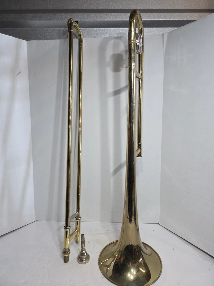 Trombón Olds Ambassador de colección con boquilla Fullerton, California con estuche Foto 2 de 4