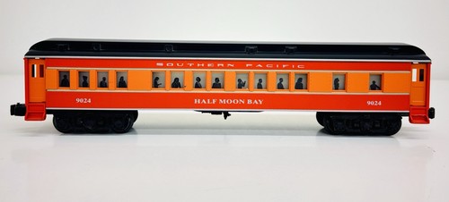 Lionel Southern Pacific Daylight "Half Moon Bay" Madison Passenger Car 6-19024 - Picture 2 of 10