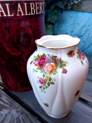 Große 8'' Box ROYAL ALBERT Vase OLD COUNTRY ROSES OCR 2002