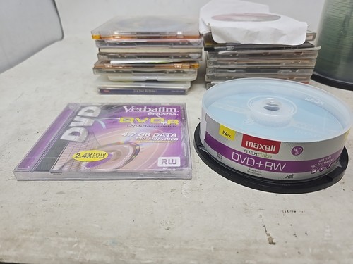 Huge Lot of Mixed Media CDs Tapes VHS Blank & Software Some New Read - Afbeelding 6 van 12