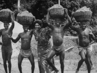 Dancer Katherine Dunham dancing with villagers Africa 1962 OLD PHOTO