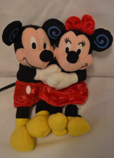 Disney Store Mickey  Minnie Mouse Valentines Hugging Beanie Plush Set 9"