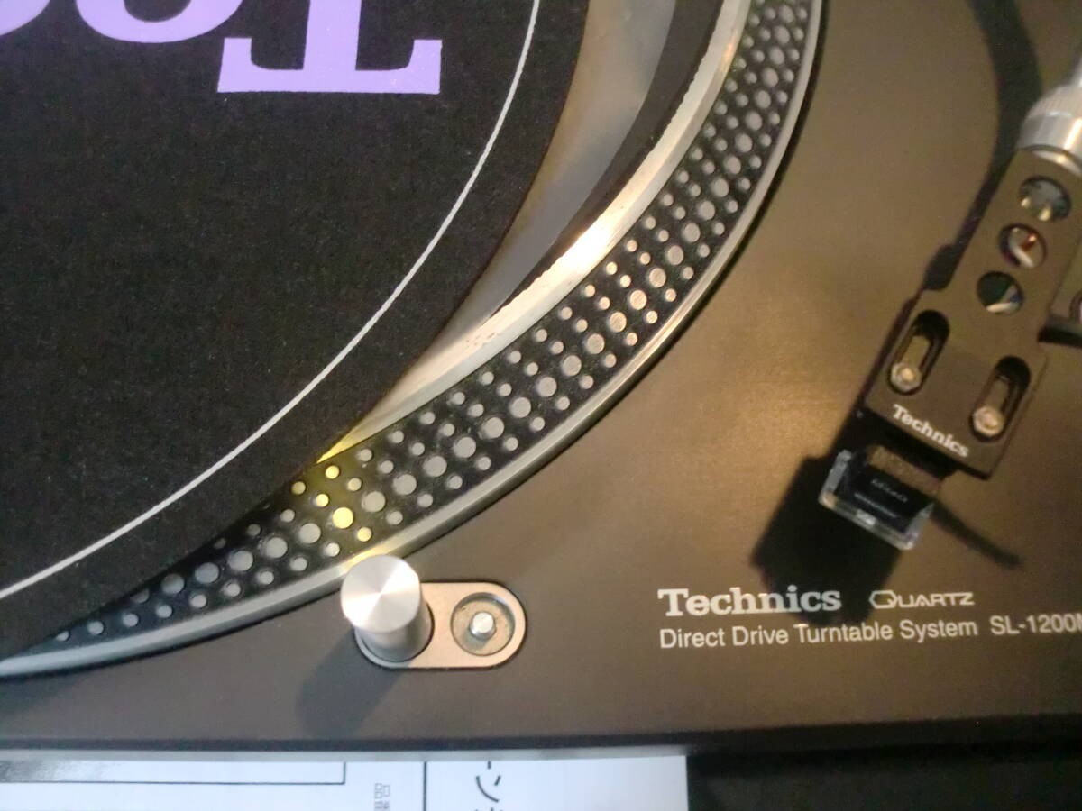 Technics SL-1200MK5 Direct Drive Turntable Shure M44G New Stylus