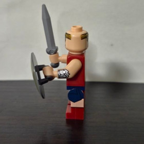 LEGO DCU Super Heroes Wonder Woman Minifigure SH221 with Sword & Shield