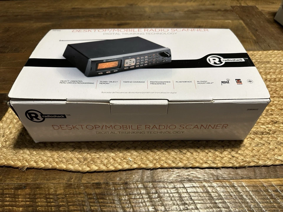 Mint!! Works!! RADIO SHACK PRO-652 Desktop/ Mobile Radio Scanner DIGITAL SCANNER - Image 4 of 4