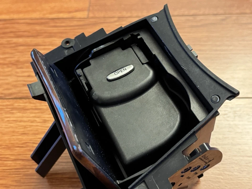 OEM 2003-2006 Mercedes-Benz E350 E500 E55 Centro Plegable Pop Out Portavasos Borde Foto 4 de 4