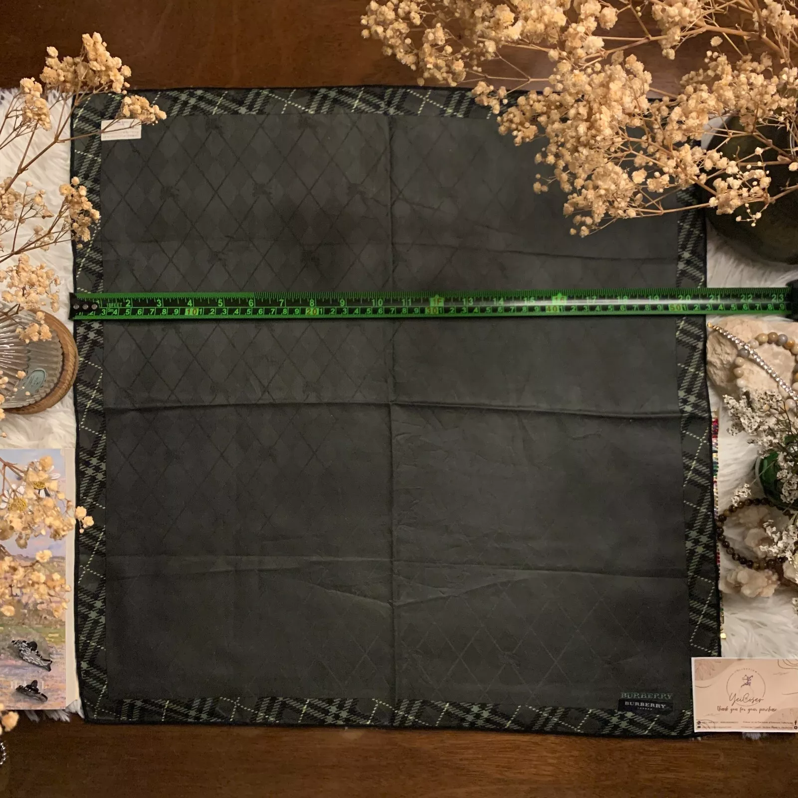 BURBERRY   Authentique   21 x 21 pouces   Coton le plus fin   Foulard carré   Roulé à la main