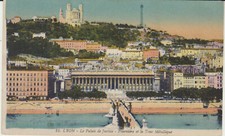 Postcard (E253) Lyon Le Palace de Justice around 1920