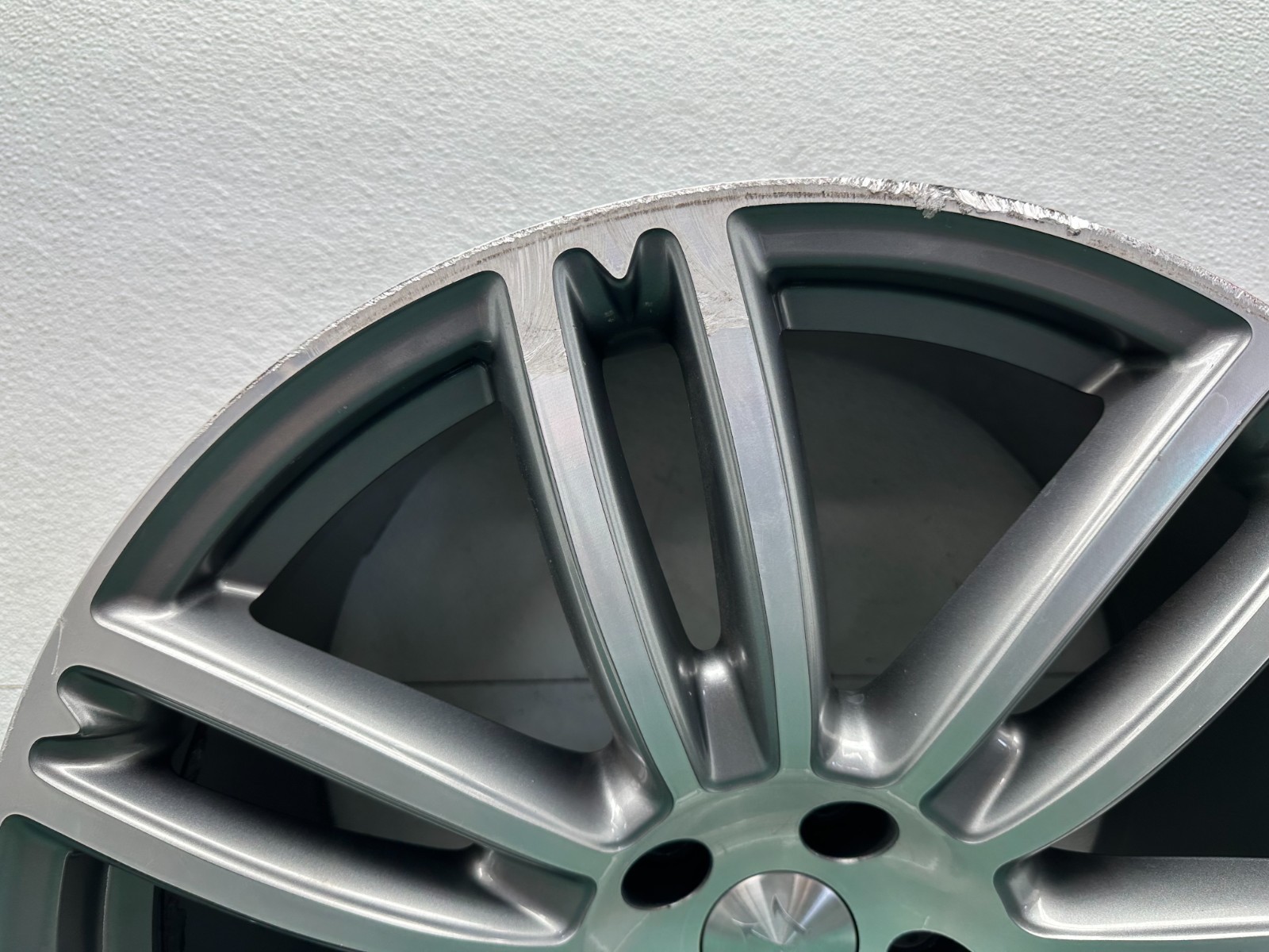 14-24 MASERATI GHIBLI - FACTORY 20" INCH REAR ALLOY WHEEL RIM 10.5Jx20H2 OEM