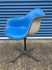 Herman Miller Eames Fiberglass Chair 1970’s Mid Century Modern
