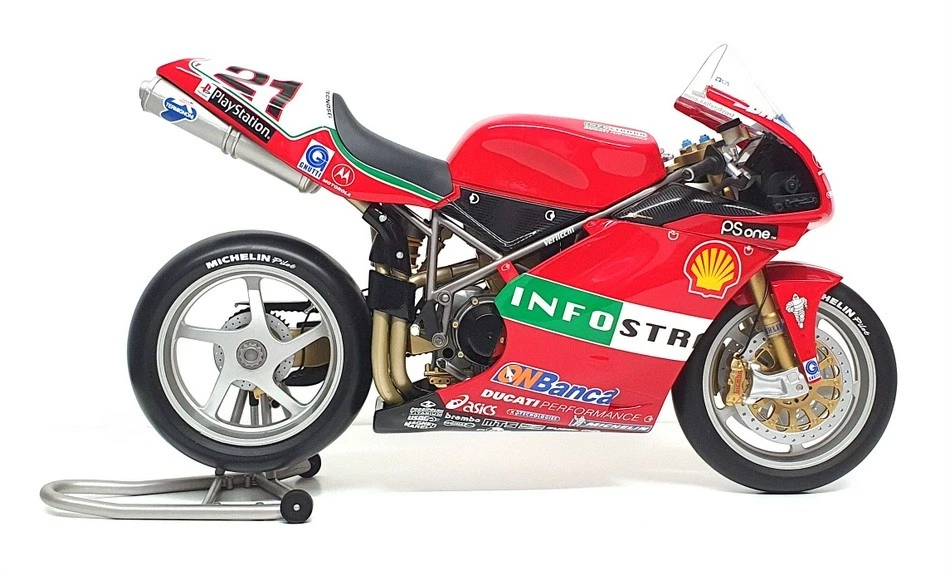 Minichamps 1/6 Scale 062 011221 - Ducati 996R T. Bayliss WSB 2001 World Champion - Image 4 of 4