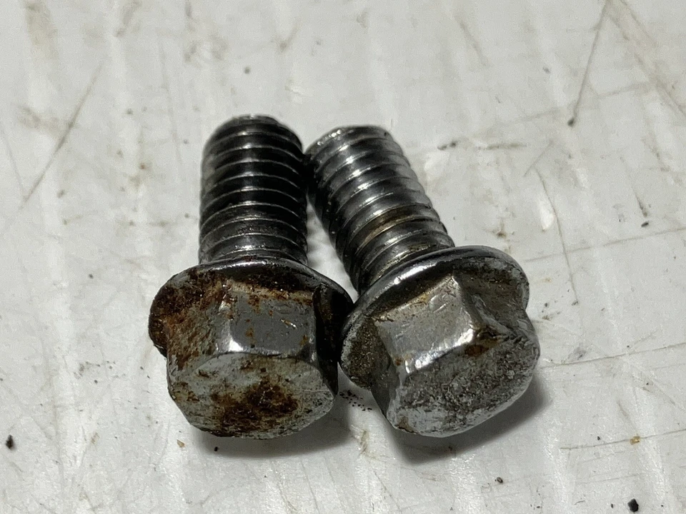 Cubierta de válvula Kawasaki Vulcan 1500 1997, delantera derecha (OEM) Foto 3 de 4