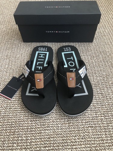 mens tommy flip flops