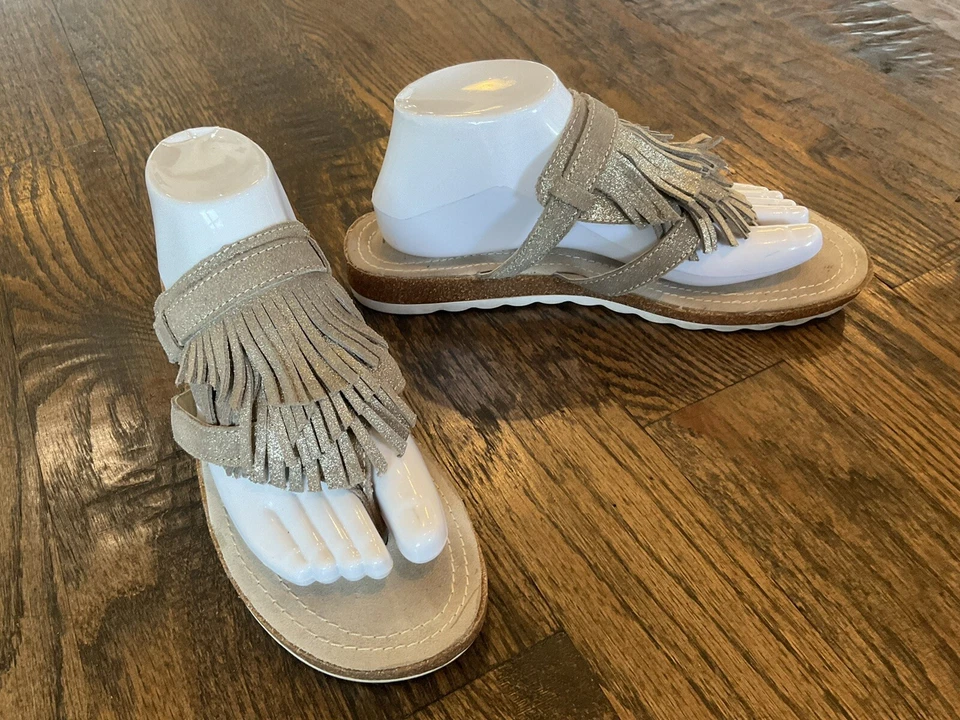 Босоножки Hush Puppies 6345 бежевые Bryson нефритовые замшевые бахрома стринги плоские размер 9,5 - Изображение 2 из 4